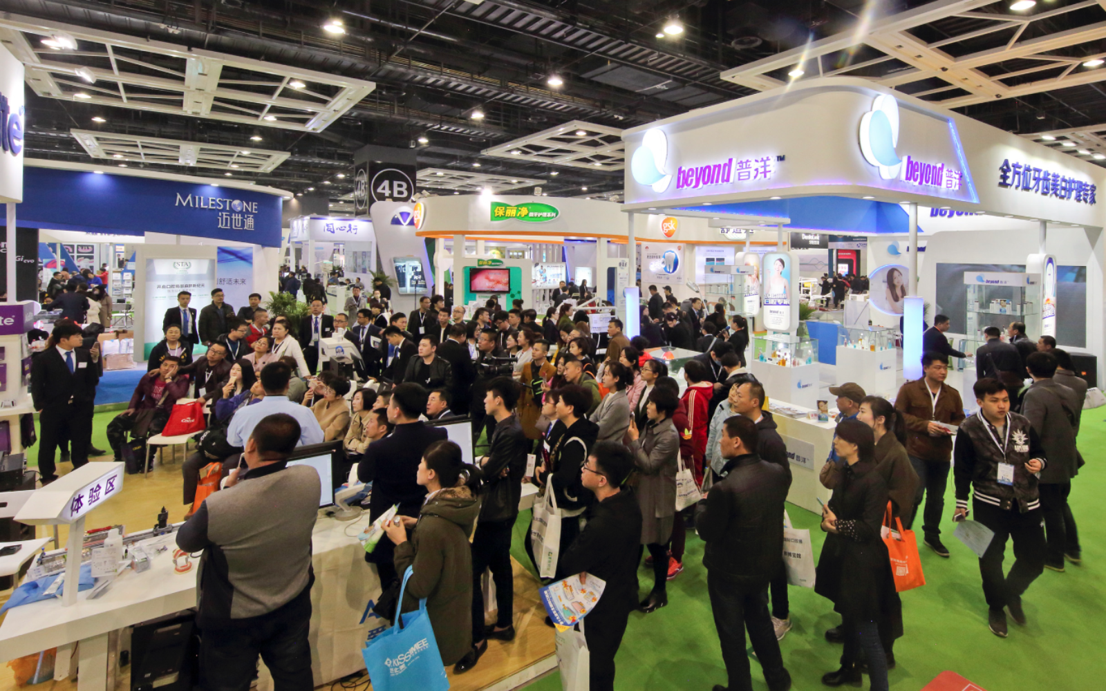 Signage event opens Shenyang New World EXPO
