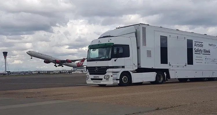 Mobile Technik holds airport exhibition