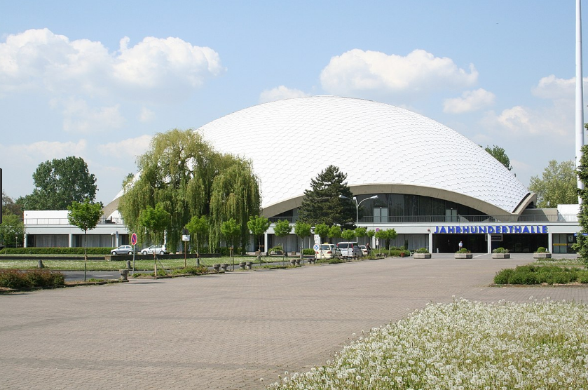Frankfurt convention centre harnessed during WW2 bomb defusal