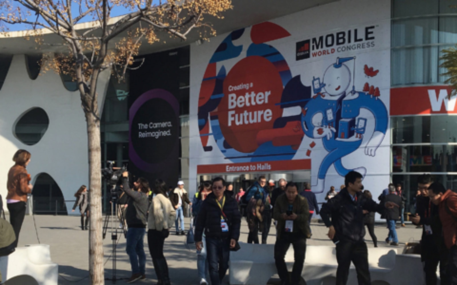 Freeman wins 3-year Mobile World Congress deal