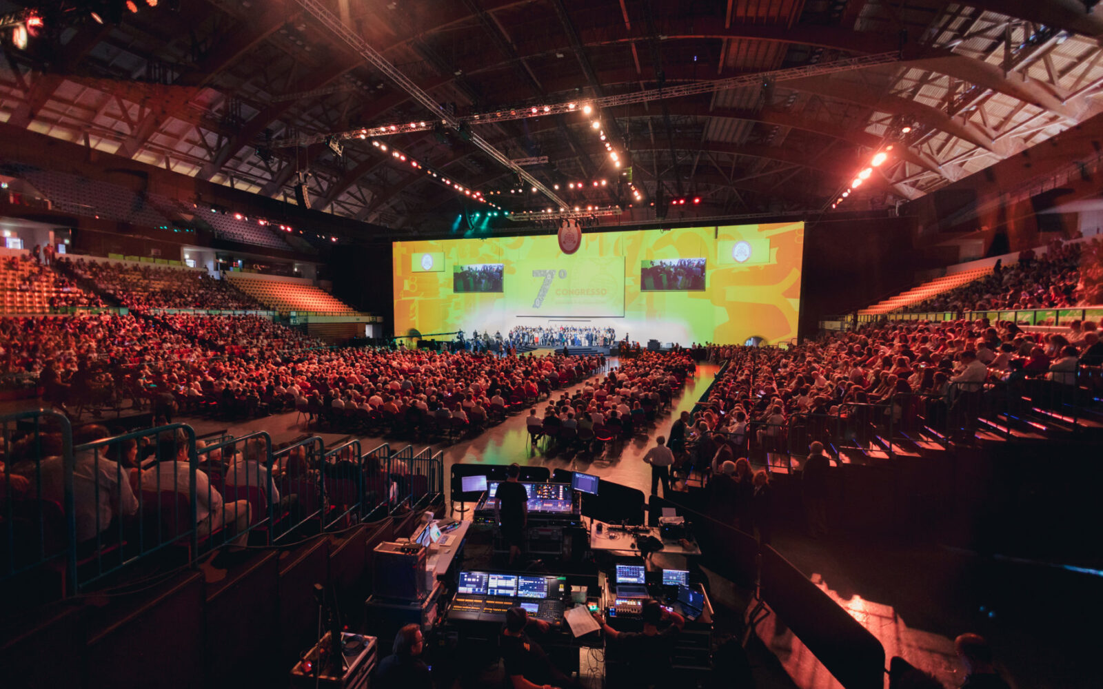 Lisbon hosts 6,000 Certified Accountant Congress and employs hologram technology