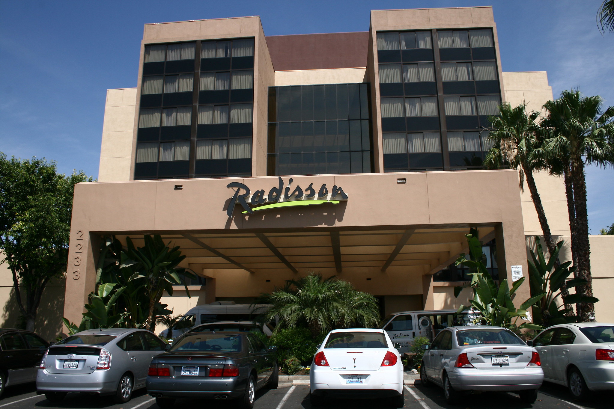hivr.ai launches AI phone agent for meetings – with Radisson as first adopter