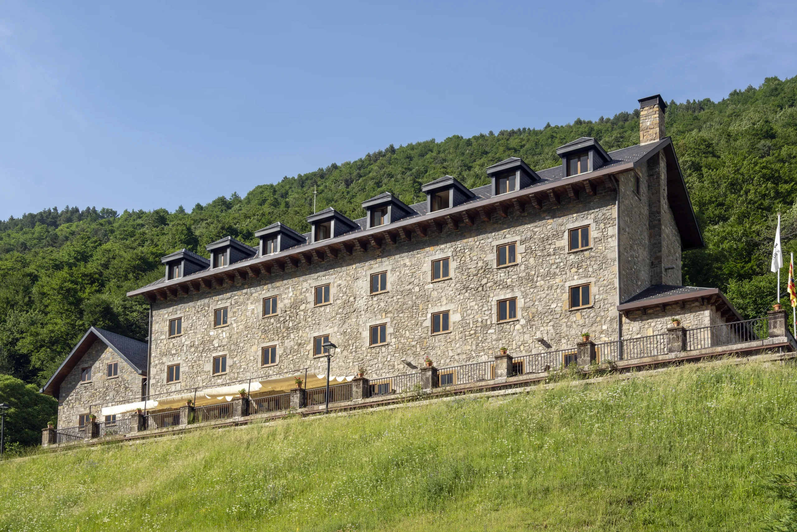 The Paradores environment