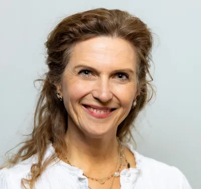 Claudia Stephenson